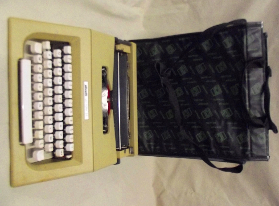 Macchina da scrivere OLIVETTI Lettere 25