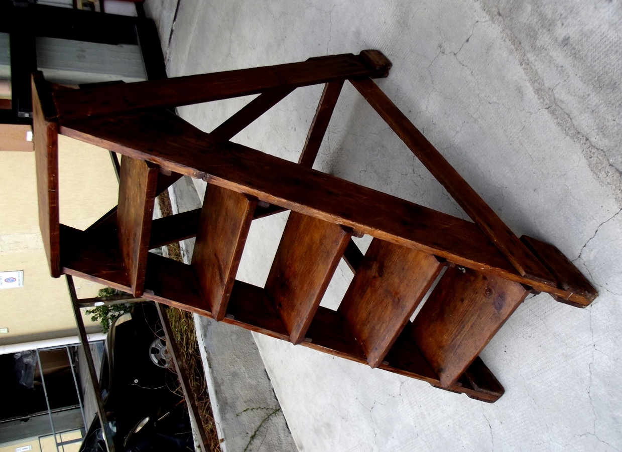 Scaletta da ex biblioteca