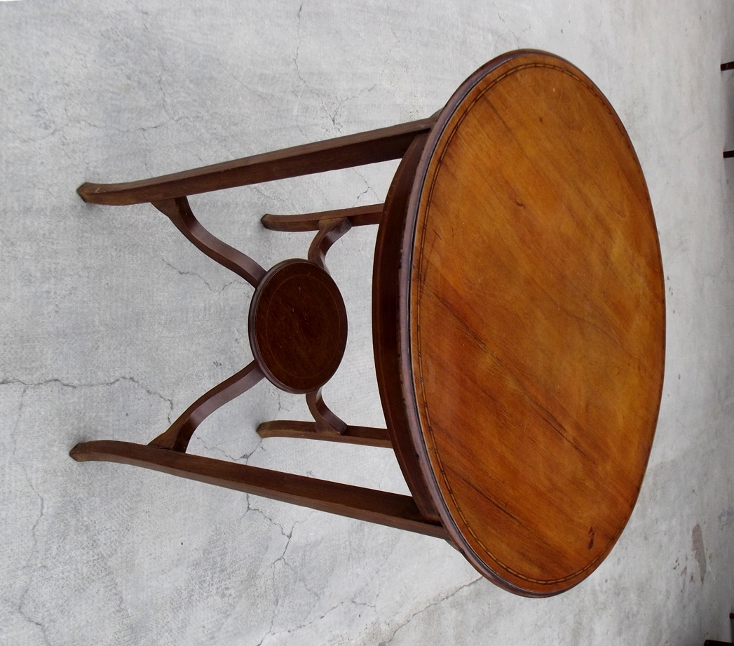 Tavolinetto tondo da sala