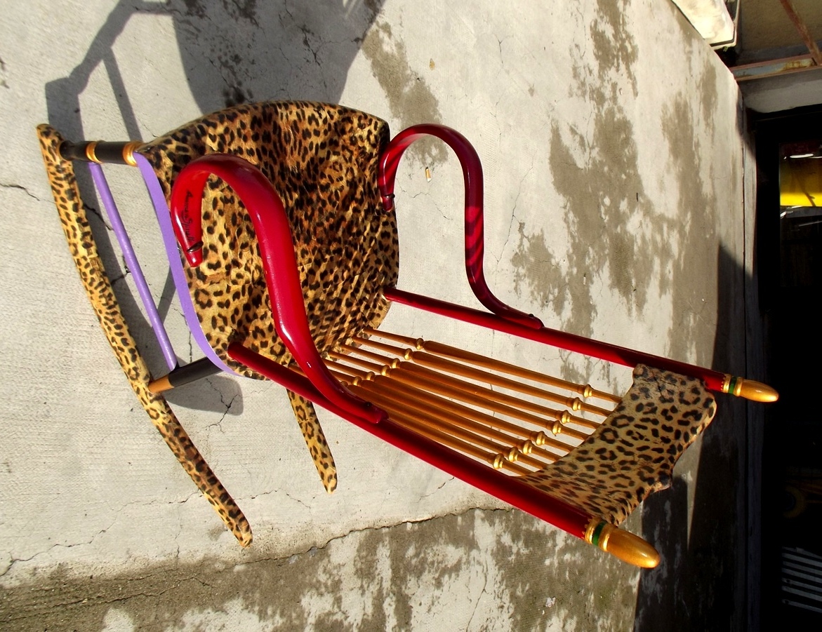 Sedia a dondolo decorata