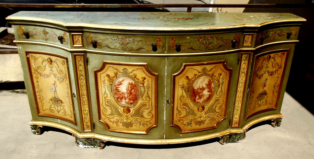 credenza bassa decorata