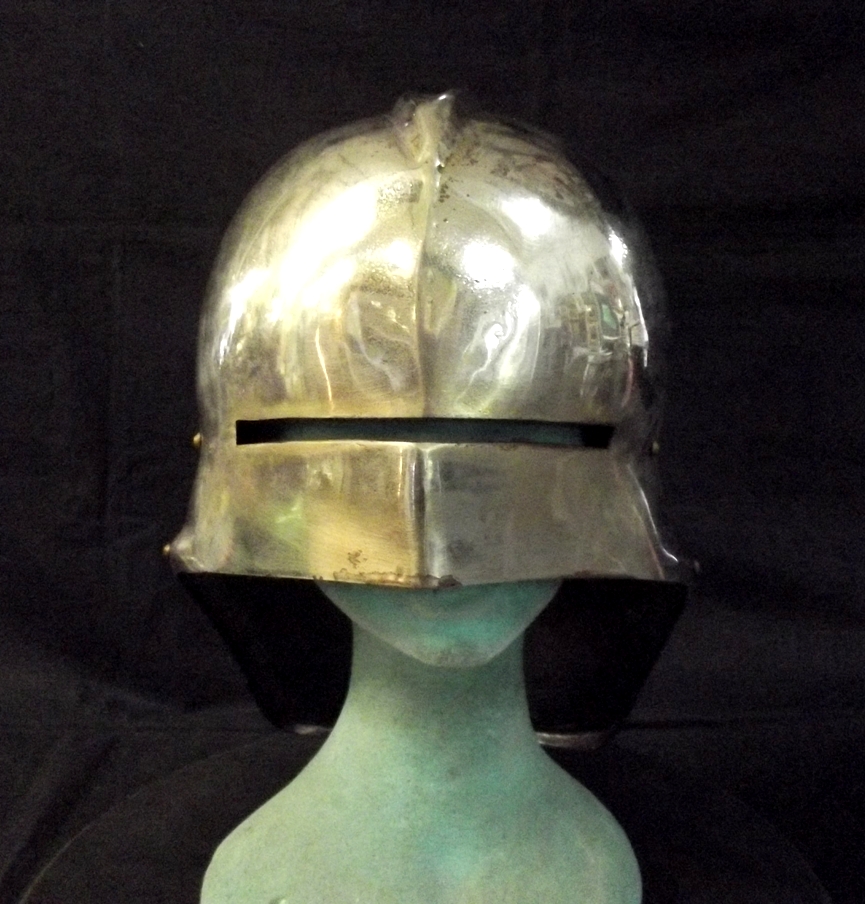 Riproduzione elmo medievale