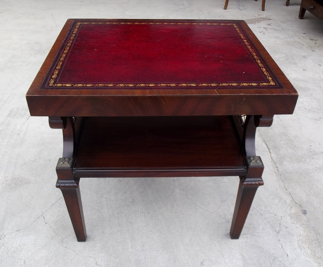 Tavolinetto con piano in pelle